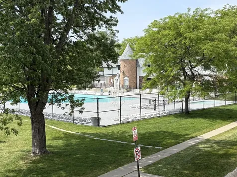 9481 Bay Colony Drive Des Plaines IL 60016