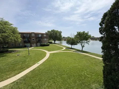 9481 Bay Colony Drive Des Plaines IL 60016