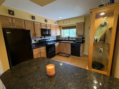 9481 Bay Colony Drive Des Plaines IL 60016
