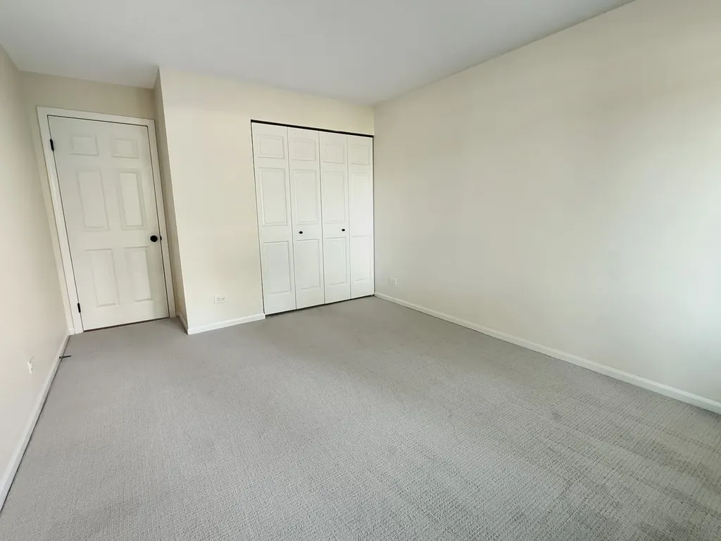 453 Raintree Drive Glen Ellyn IL 60137