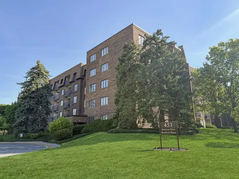 453 Raintree Drive Glen Ellyn IL 60137