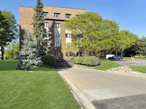 453 Raintree Drive Glen Ellyn IL 60137