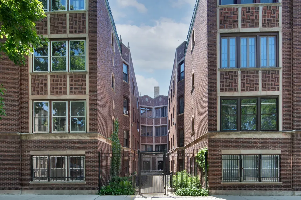 819 East 53rd Street Chicago IL 60615
