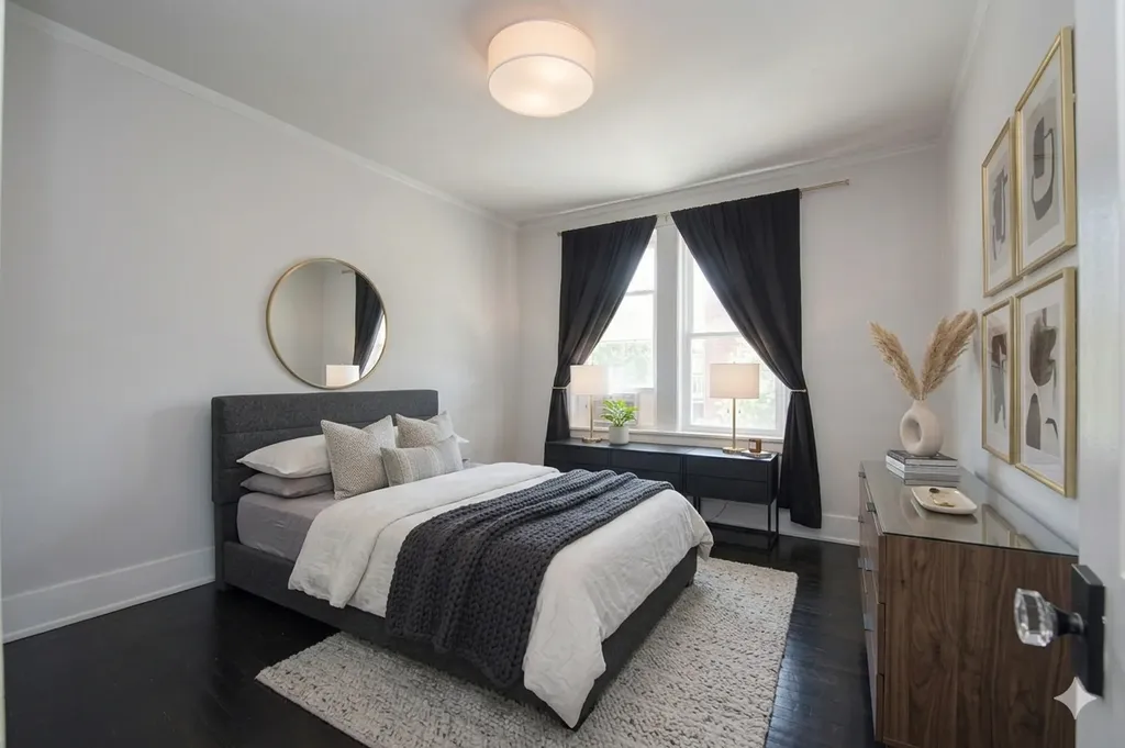819 East 53rd Street Chicago IL 60615