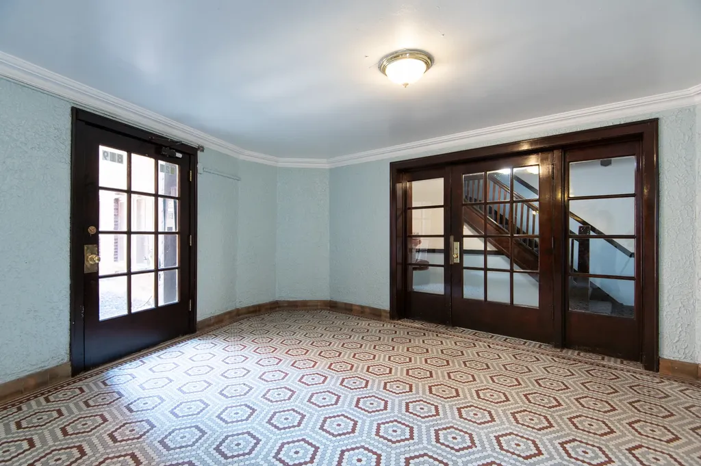 819 East 53rd Street Chicago IL 60615