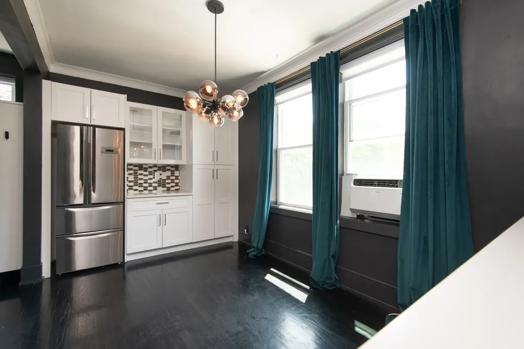 819 East 53rd Street Chicago IL 60615