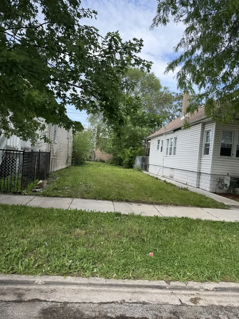 6744 South Claremont Avenue Chicago IL 60636