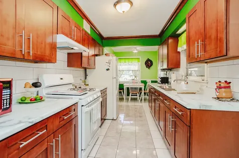 2521 Seminary Avenue Des Plaines IL 60016