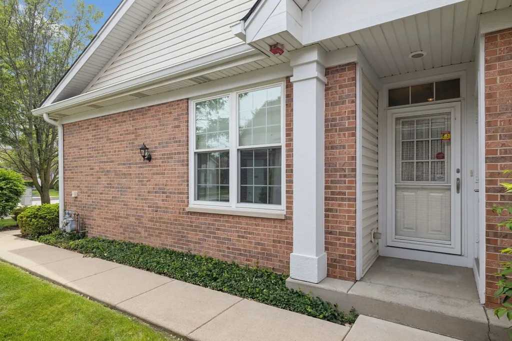 2893 Bond Circle Naperville IL 60563