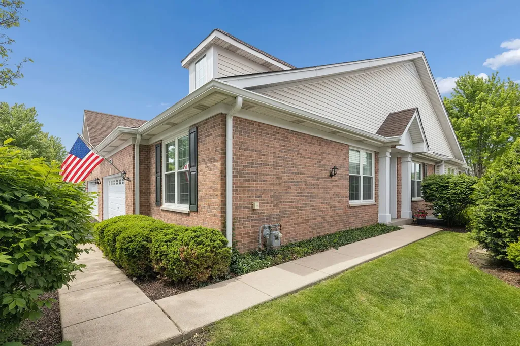 2893 Bond Circle Naperville IL 60563