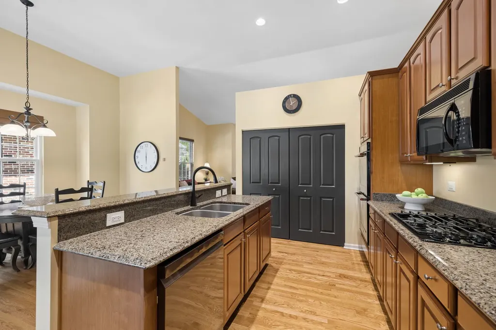 2893 Bond Circle Naperville IL 60563