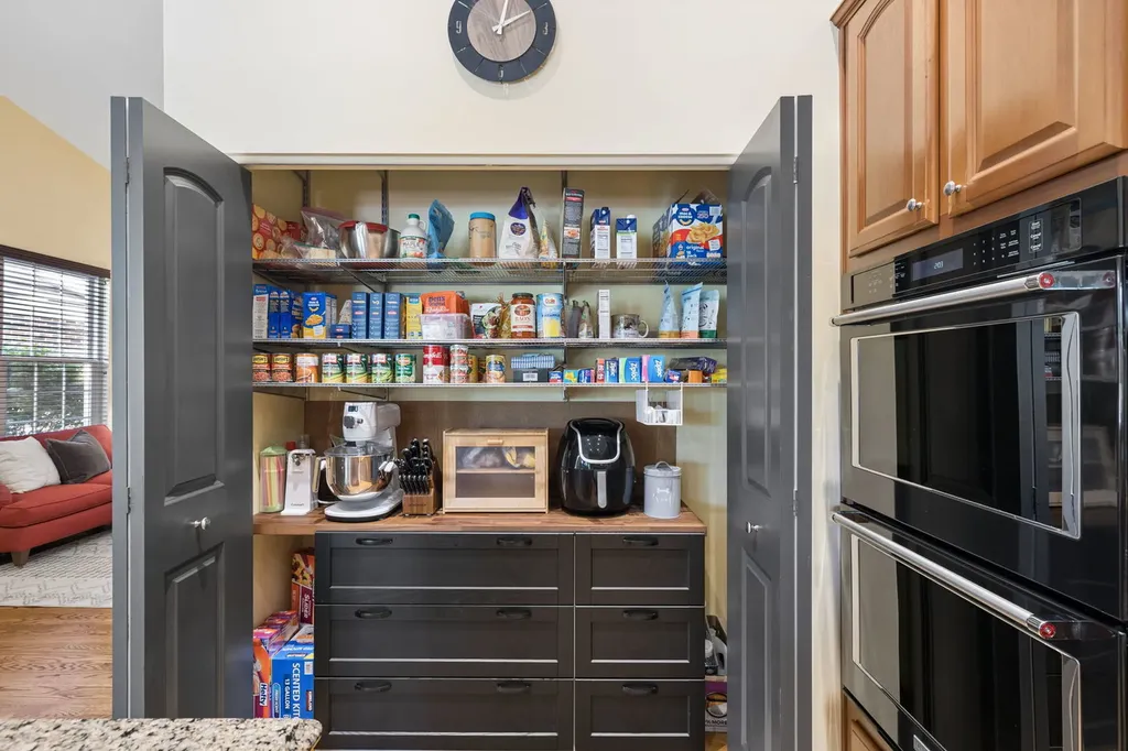 2893 Bond Circle Naperville IL 60563