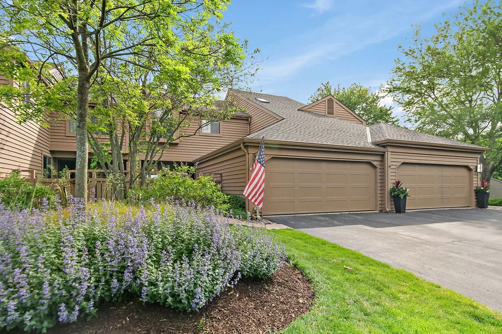 2360 Oak Hill Road Lake Barrington IL 60010