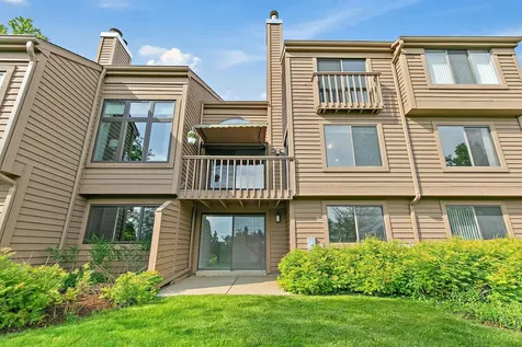 2360 Oak Hill Road Lake Barrington IL 60010