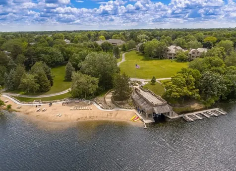2360 Oak Hill Road Lake Barrington IL 60010
