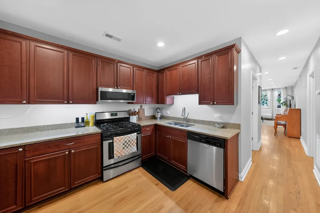4327 North Damen Avenue Chicago IL 60618