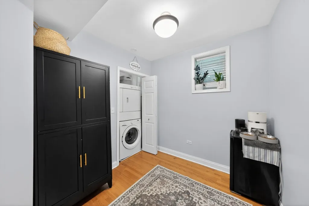 4327 North Damen Avenue Chicago IL 60618