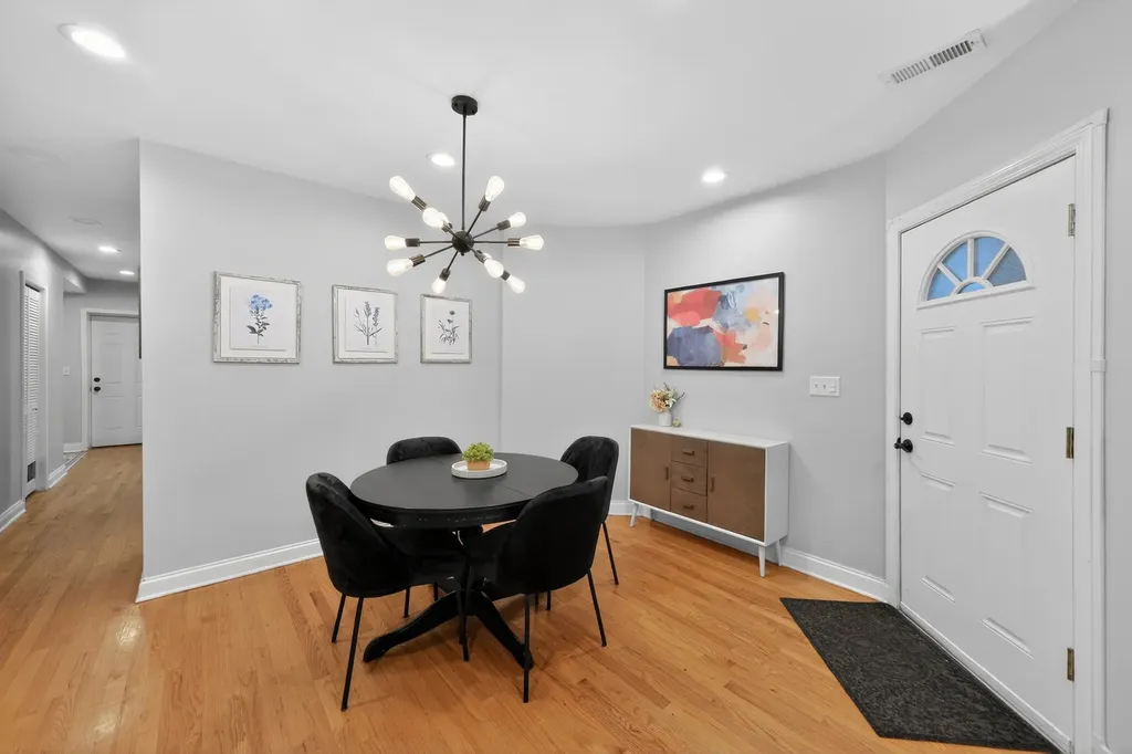 4327 North Damen Avenue Chicago IL 60618
