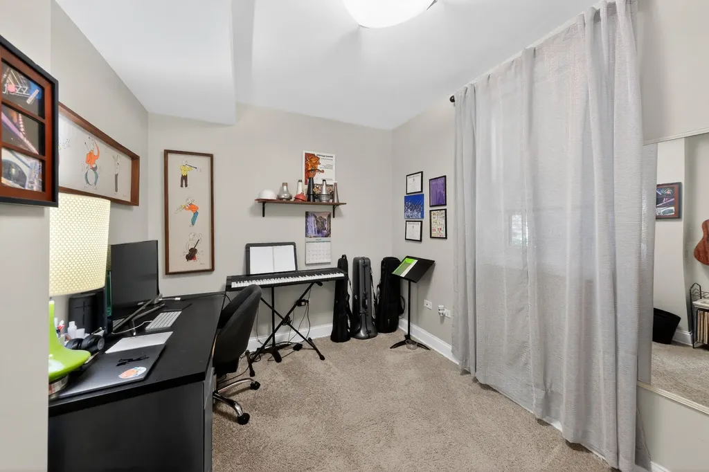 4327 North Damen Avenue Chicago IL 60618