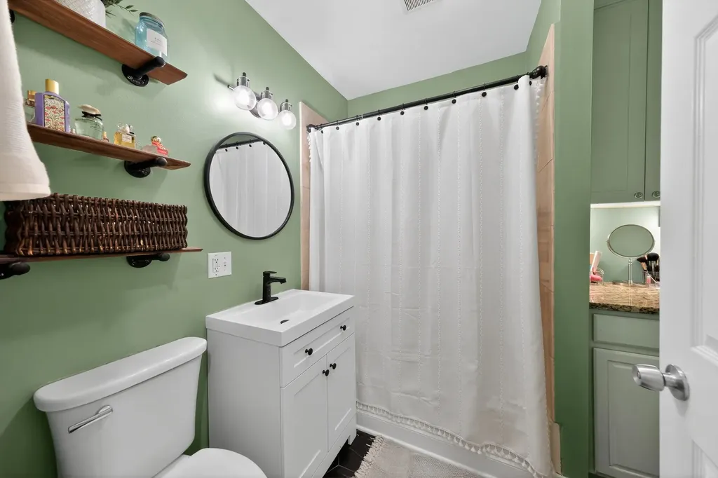 4327 North Damen Avenue Chicago IL 60618