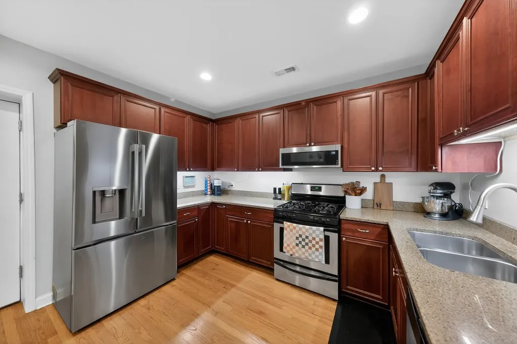 4327 North Damen Avenue Chicago IL 60618