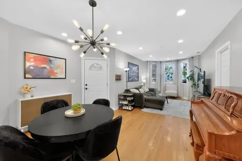 4327 North Damen Avenue Chicago IL 60618