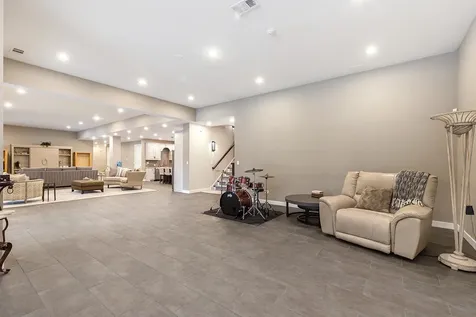 15w181 87TH Street Burr Ridge IL 60527