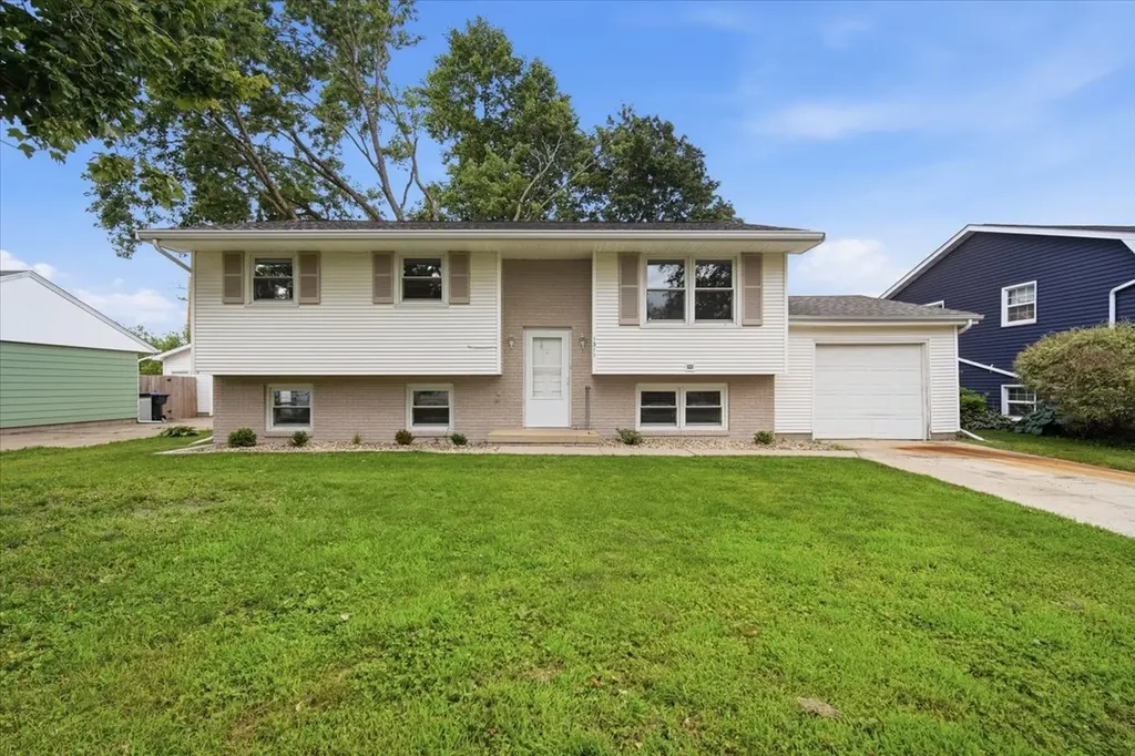 1311 Townley Drive Bloomington IL 61704