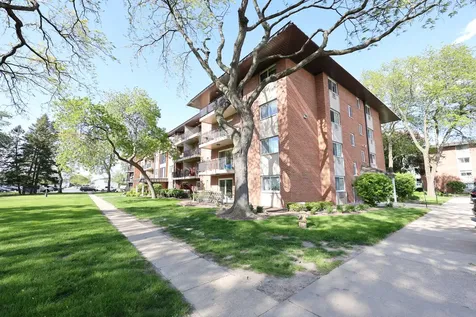 2230 South Goebbert Road Arlington Heights IL 60005
