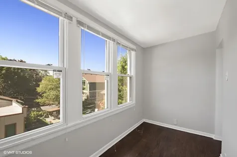 2717 West Argyle Street Chicago IL 60625