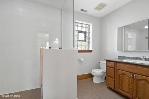 2717 West Argyle Street Chicago IL 60625