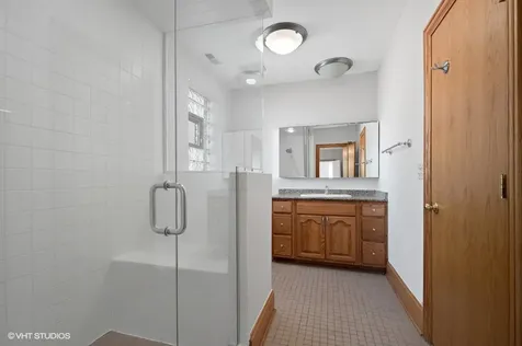 2717 West Argyle Street Chicago IL 60625