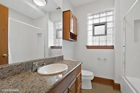 2717 West Argyle Street Chicago IL 60625