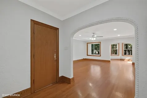 2717 West Argyle Street Chicago IL 60625