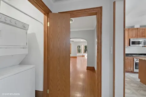 2717 West Argyle Street Chicago IL 60625