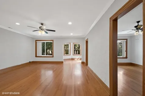 2717 West Argyle Street Chicago IL 60625