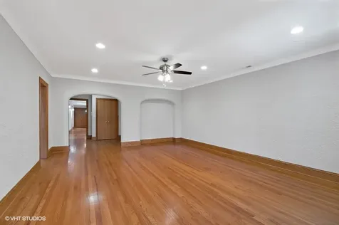 2717 West Argyle Street Chicago IL 60625