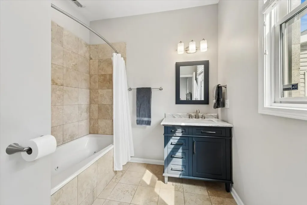 1517 West Fry Street Chicago IL 60642