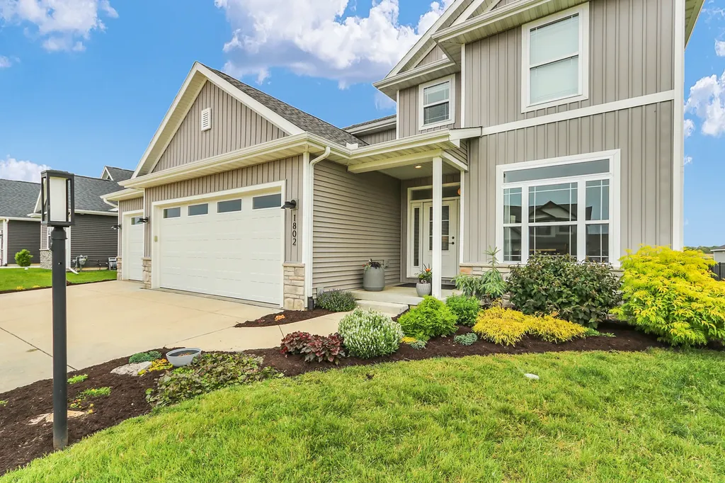 1802 Littlefield Lane Mahomet IL 61853