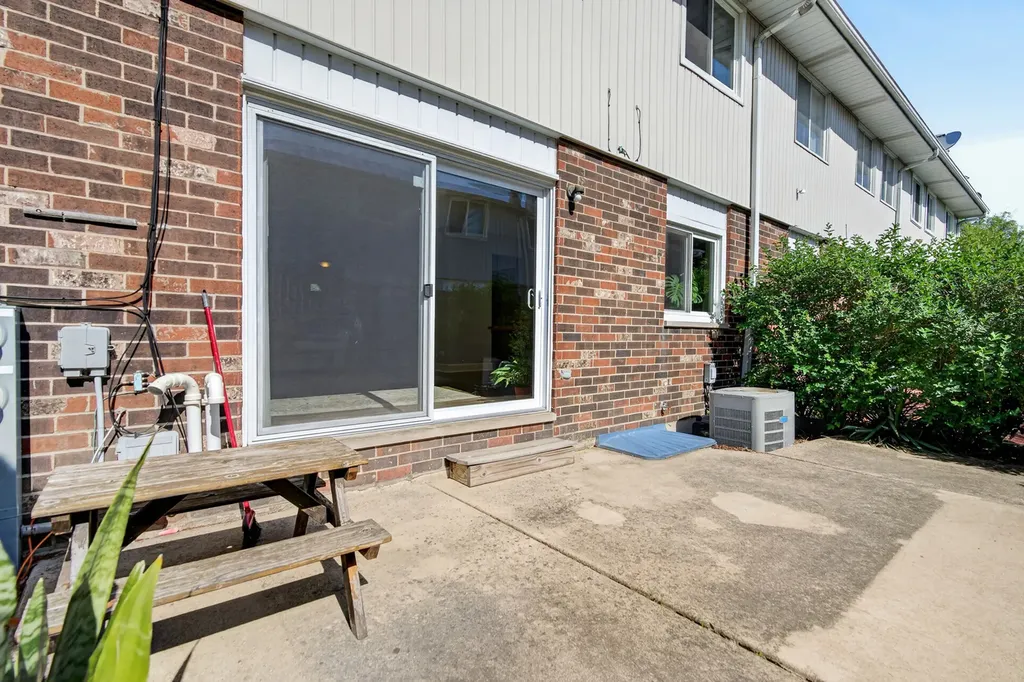 1650 Castbourne Court Wheaton IL 60189