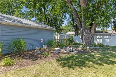 3857 27TH Avenue Rock Island IL 61201