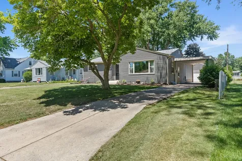 3857 27TH Avenue Rock Island IL 61201