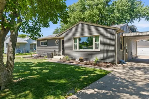 3857 27TH Avenue Rock Island IL 61201