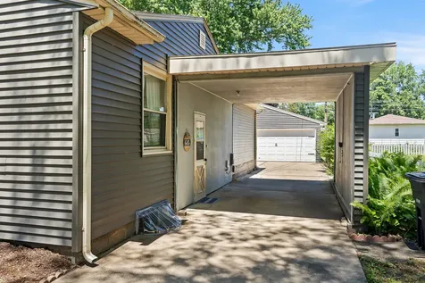 3857 27TH Avenue Rock Island IL 61201