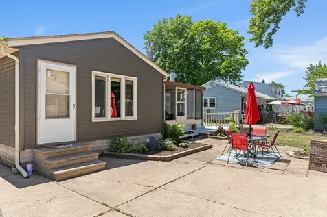3857 27TH Avenue Rock Island IL 61201
