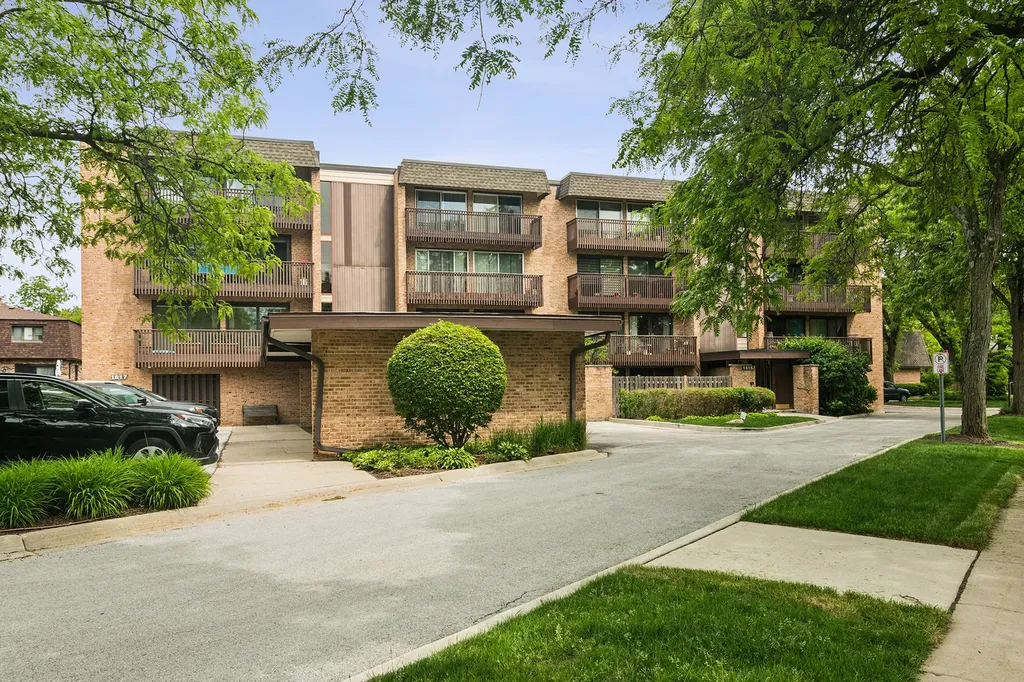 1817 Tanglewood Drive Glenview IL 60025