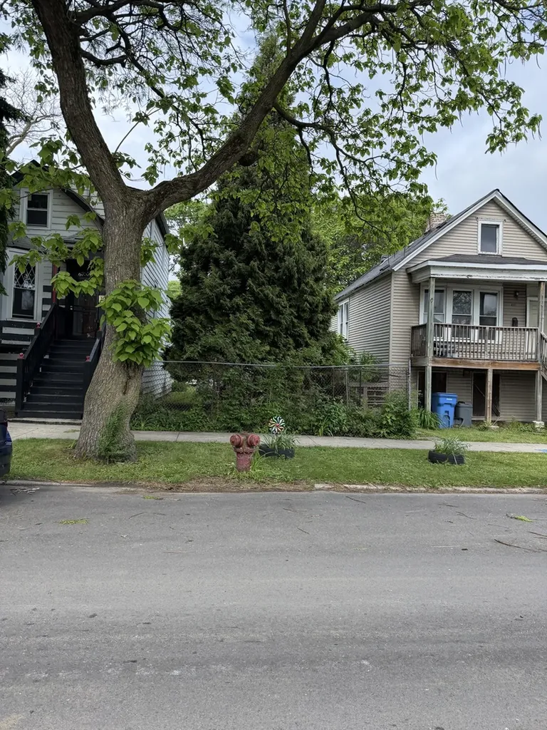 6730 South Throop Street Chicago IL 60636