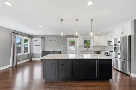 16743 South Odell Avenue S Tinley Park IL 60477