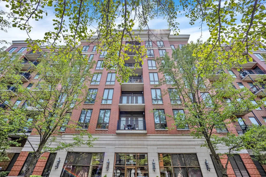 343 West Old Town Court Chicago IL 60610