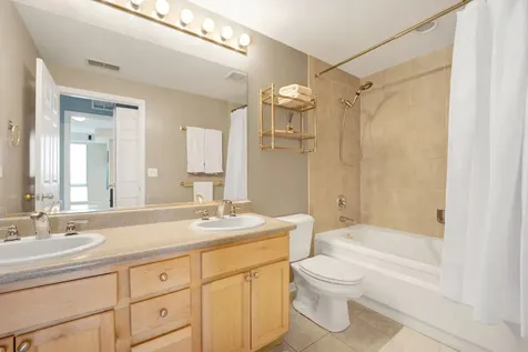 343 West Old Town Court Chicago IL 60610